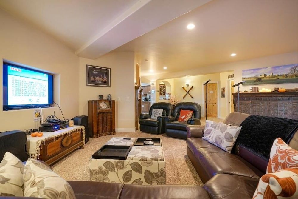 Summit Villa BnB Deluxe Quadruple Room, Multiple Beds, No Windows, Ground Floor 5