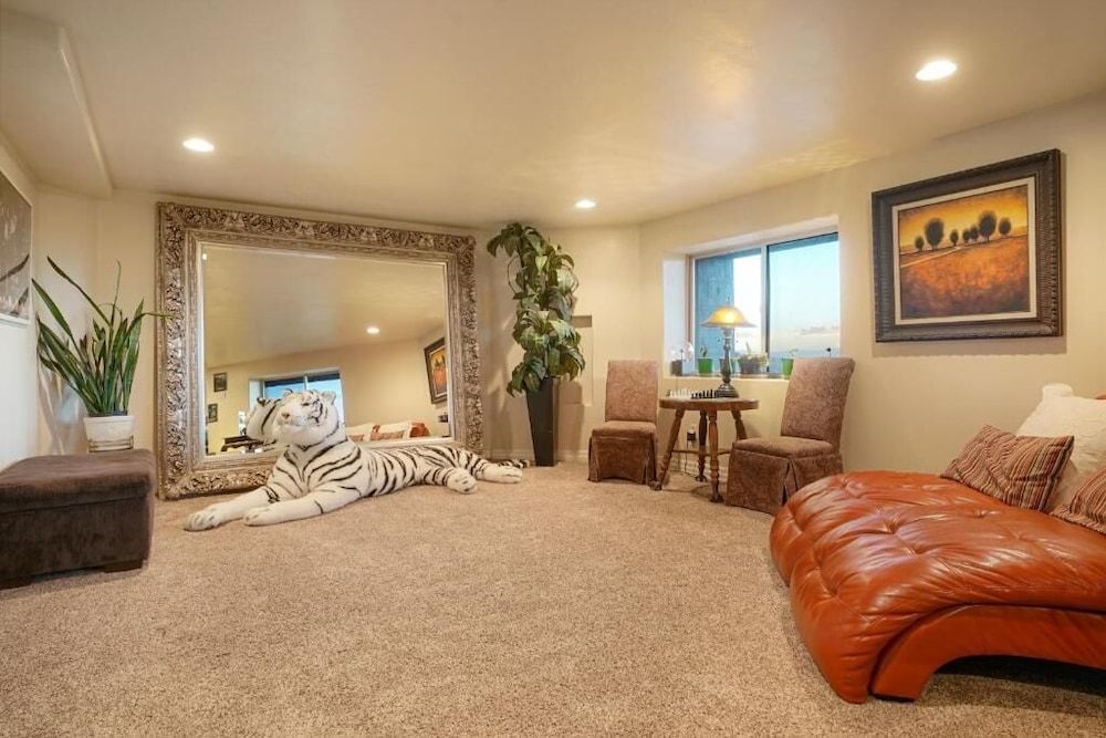 Summit Villa BnB Deluxe Quadruple Room, Multiple Beds, No Windows, Ground Floor 8