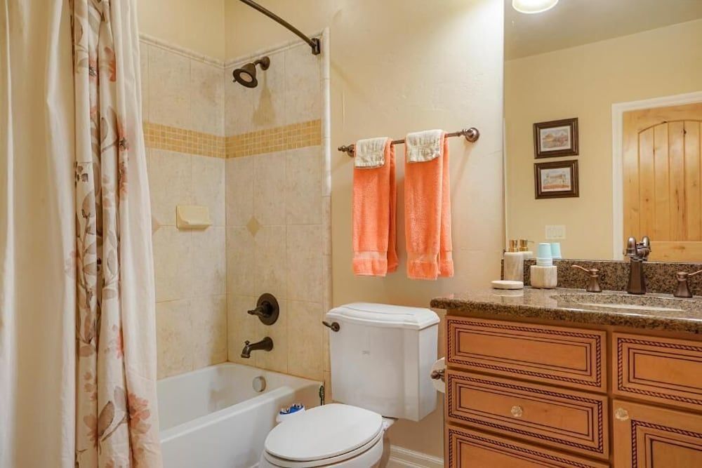 Summit Villa BnB Deluxe Quadruple Room, Multiple Beds, No Windows, Ground Floor 6