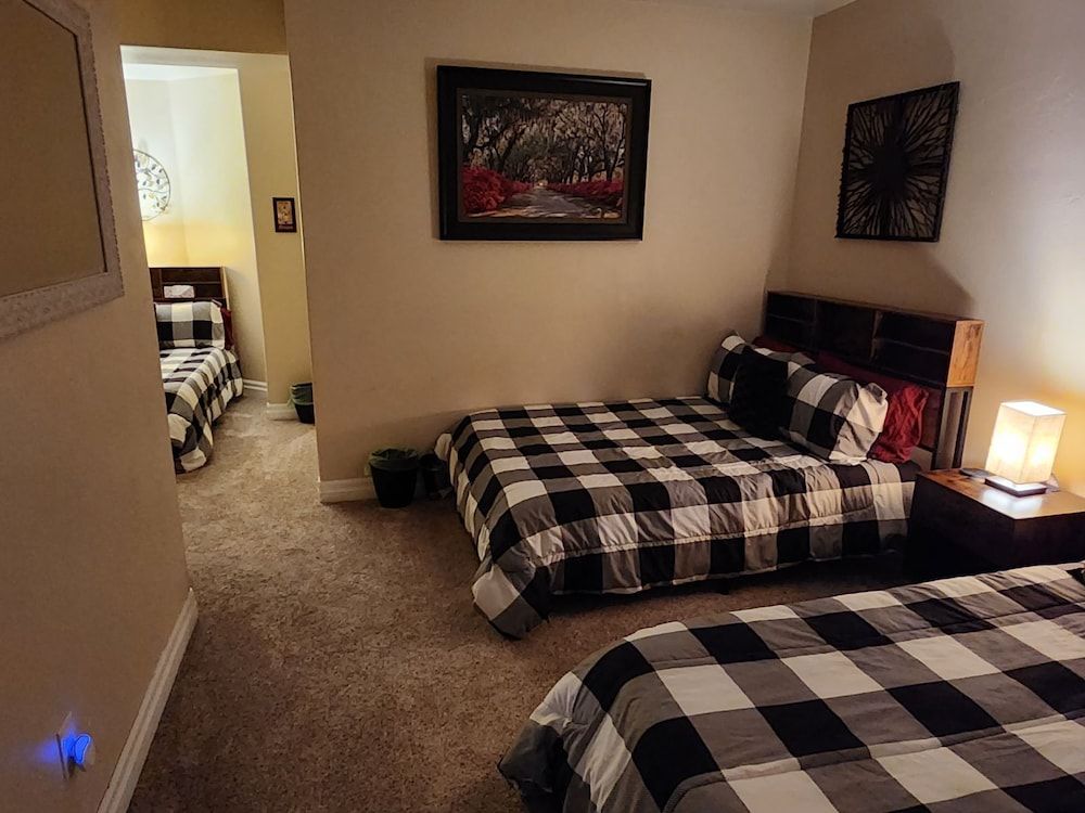 Summit Villa BnB Deluxe Quadruple Room, Multiple Beds, No Windows, Ground Floor 3