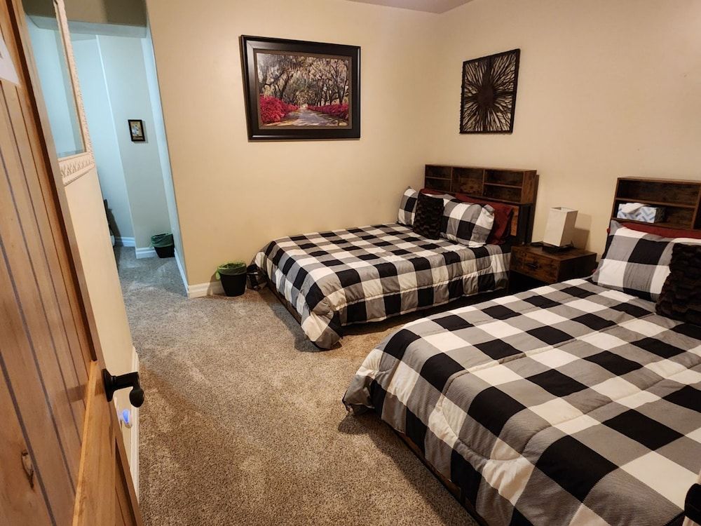 Summit Villa BnB Deluxe Quadruple Room, Multiple Beds, No Windows, Ground Floor 4