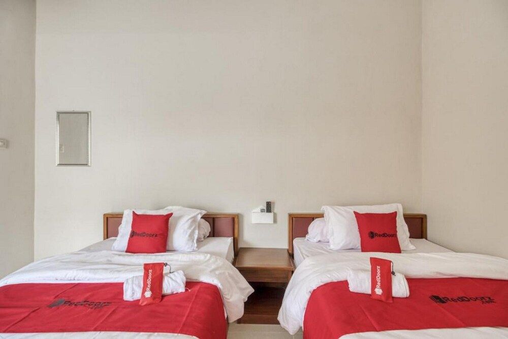 Twin Room (RedDoorz)