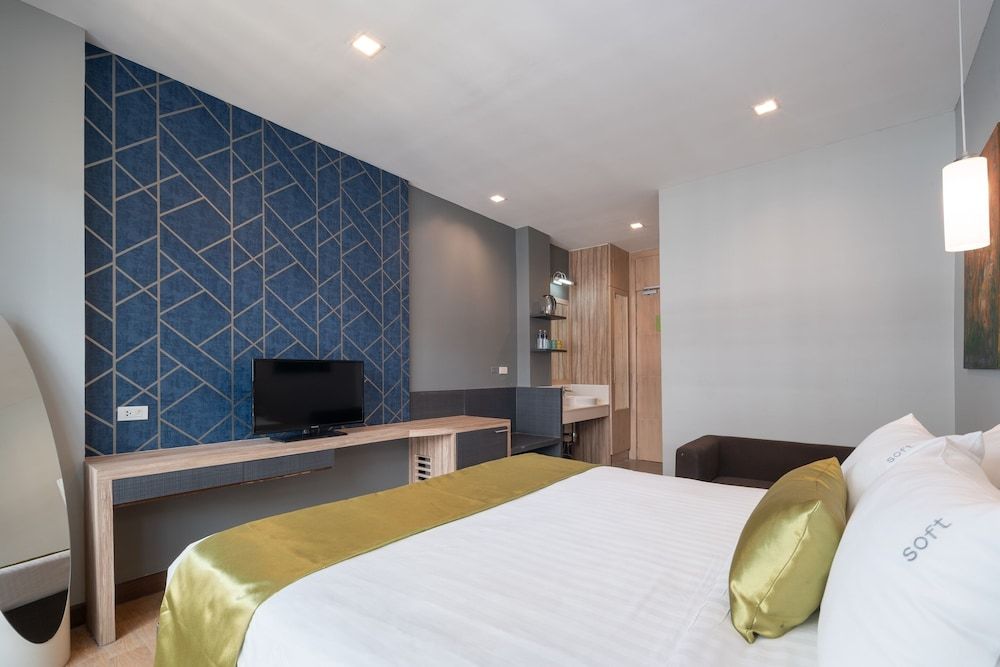 iCheck inn Gems Center Silom Deluxe Room 4