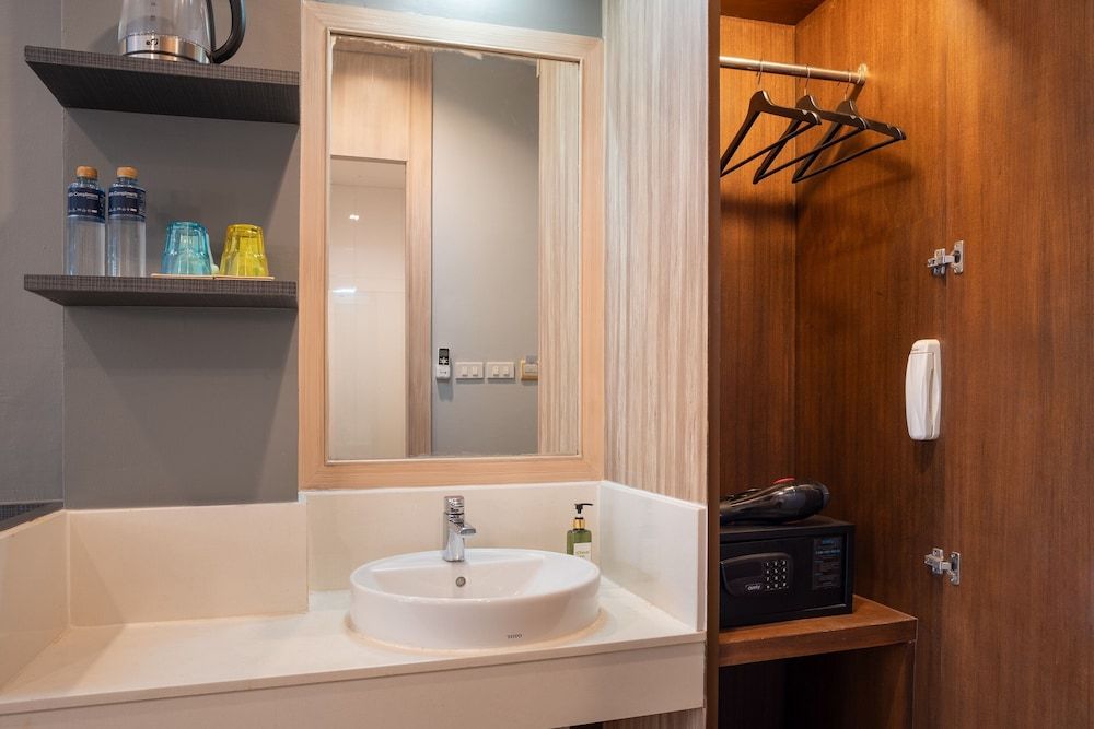 iCheck inn Gems Center Silom Deluxe Room 11