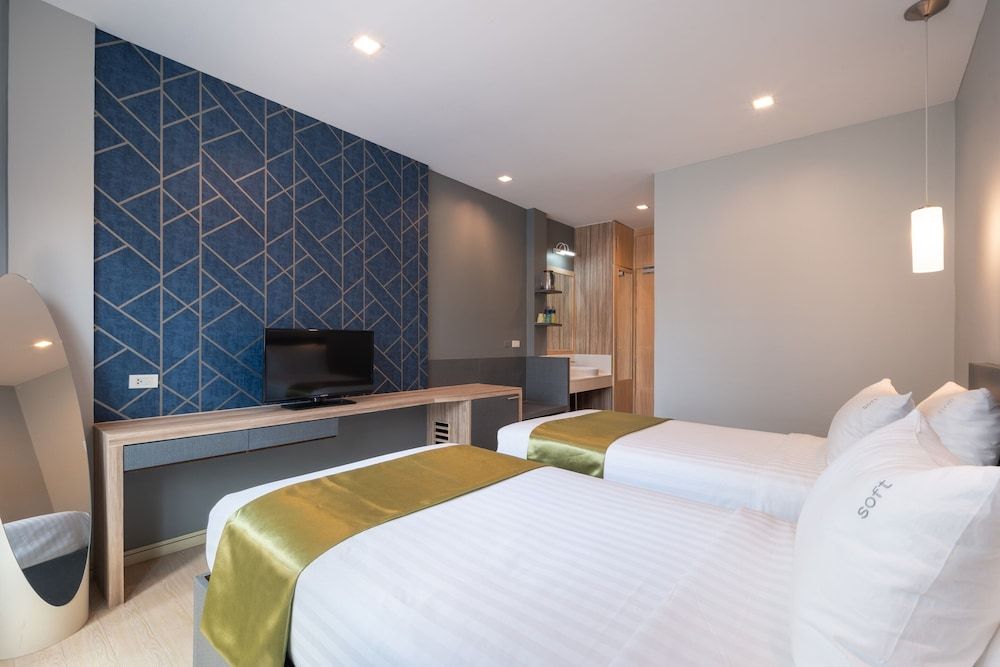 iCheck inn Gems Center Silom Deluxe Room 2