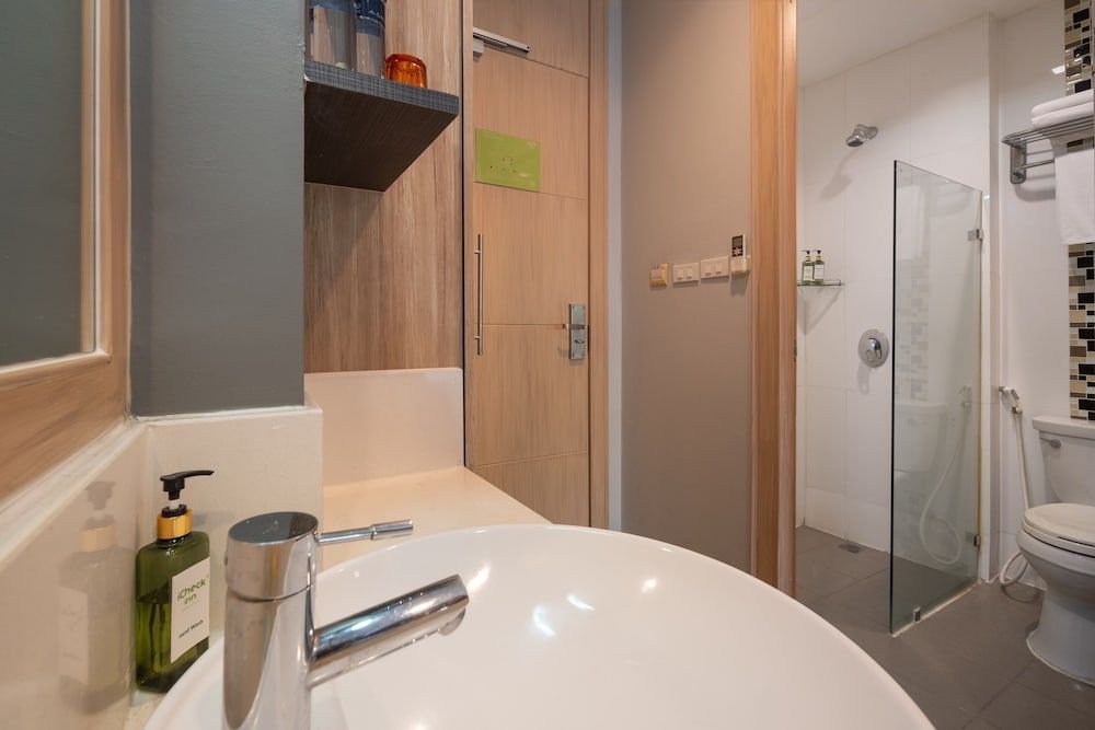 iCheck inn Gems Center Silom Deluxe Room 9