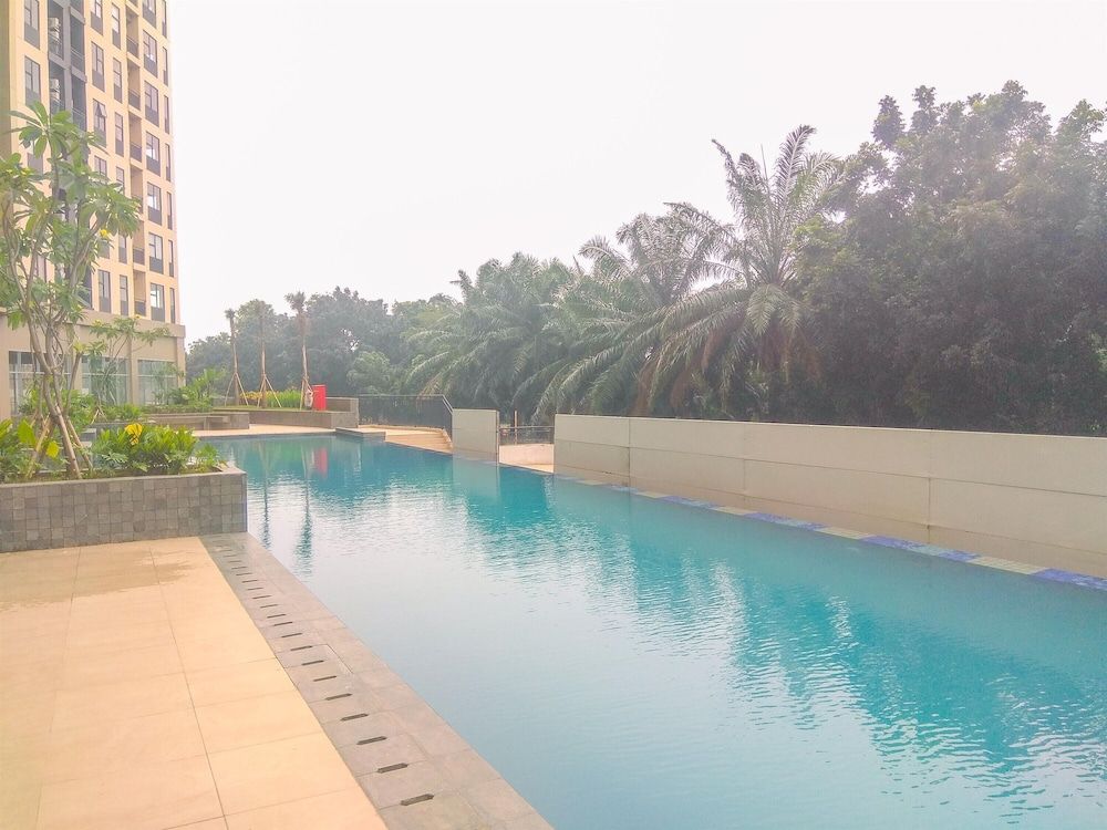 Cozy And Relaxing Studio At Transpark Cibubur Apartment