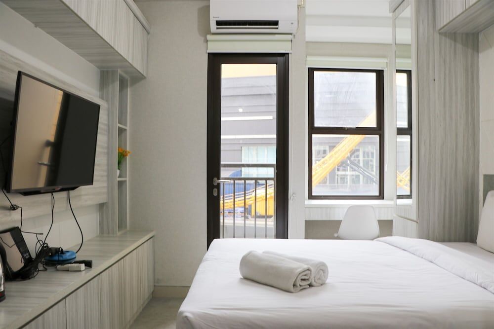 Cozy And Relaxing Studio At Transpark Cibubur Apartment