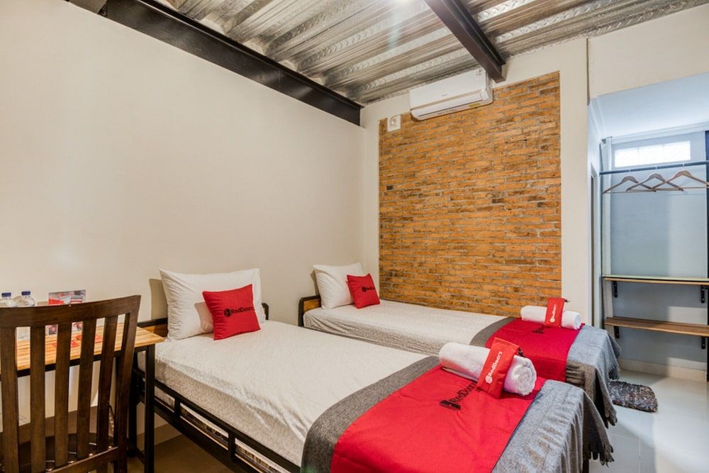 Twin Room (RedDoorz)