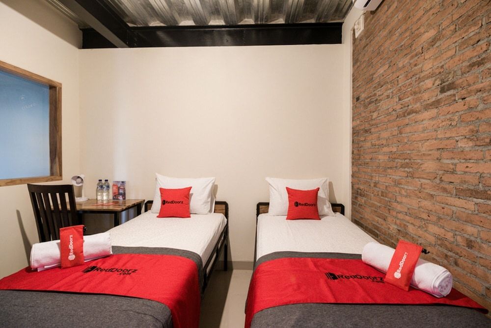 Twin Room (RedDoorz)
