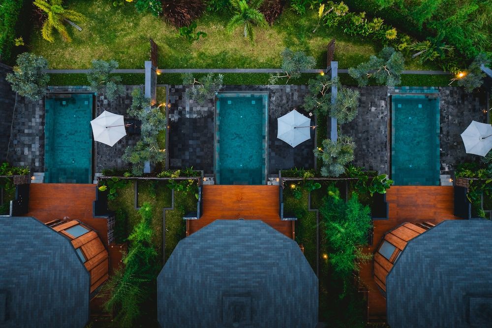 Hotel Le Temple Presidential Stupa Villa Pool and Jacuzzi 8