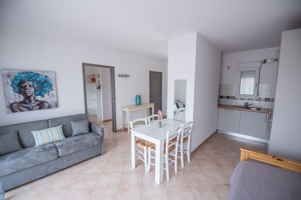 Apartment (F2)