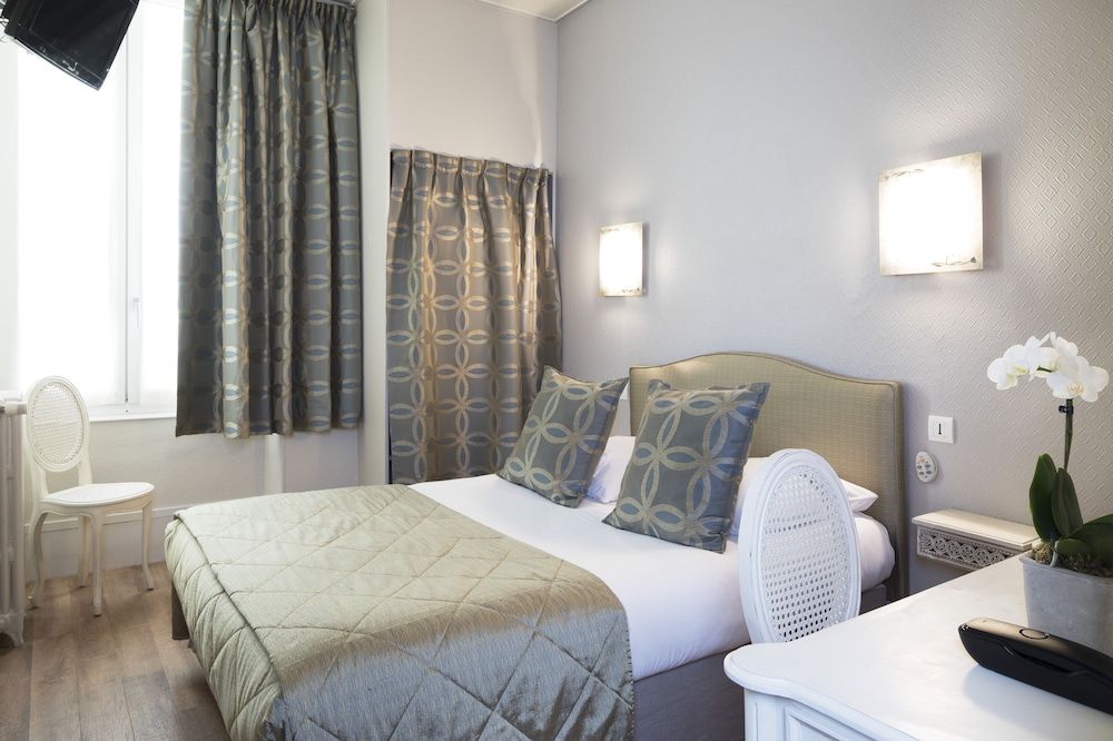 A l'Hotel des Roys Classic Double Room 5
