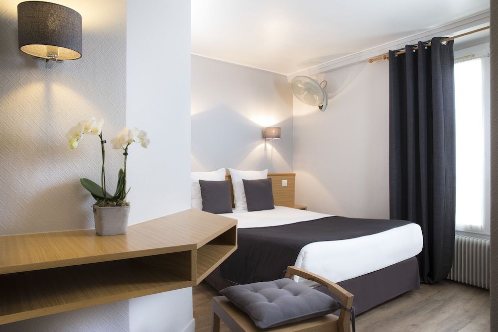 A l'Hotel des Roys Classic Double Room 3