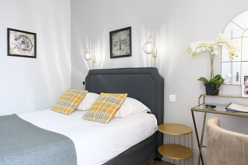 A l'Hotel des Roys Classic Double Room 8