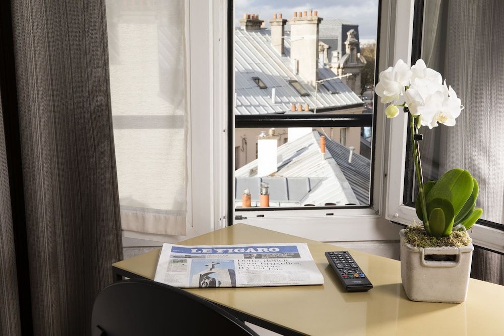 A l'Hotel des Roys Classic Twin Room 3