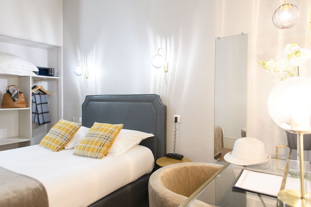 A l'Hotel des Roys Classic Double Room 6