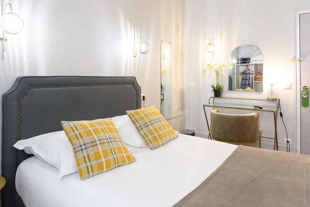 A l'Hotel des Roys Classic Double Room 7