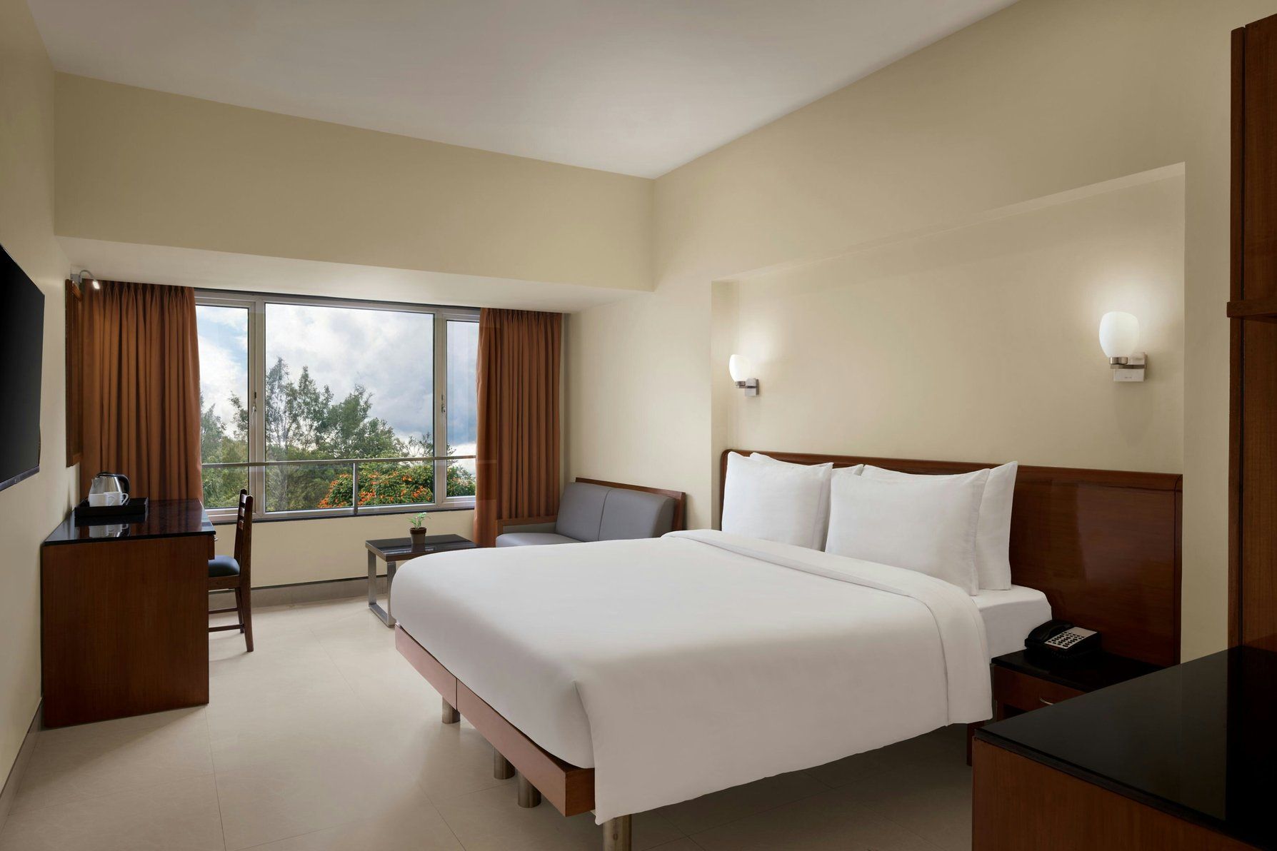 The Fern Residency Pune, Woodland, Series by Marriott Winter Green Premium, Guest room, 1 King, City view