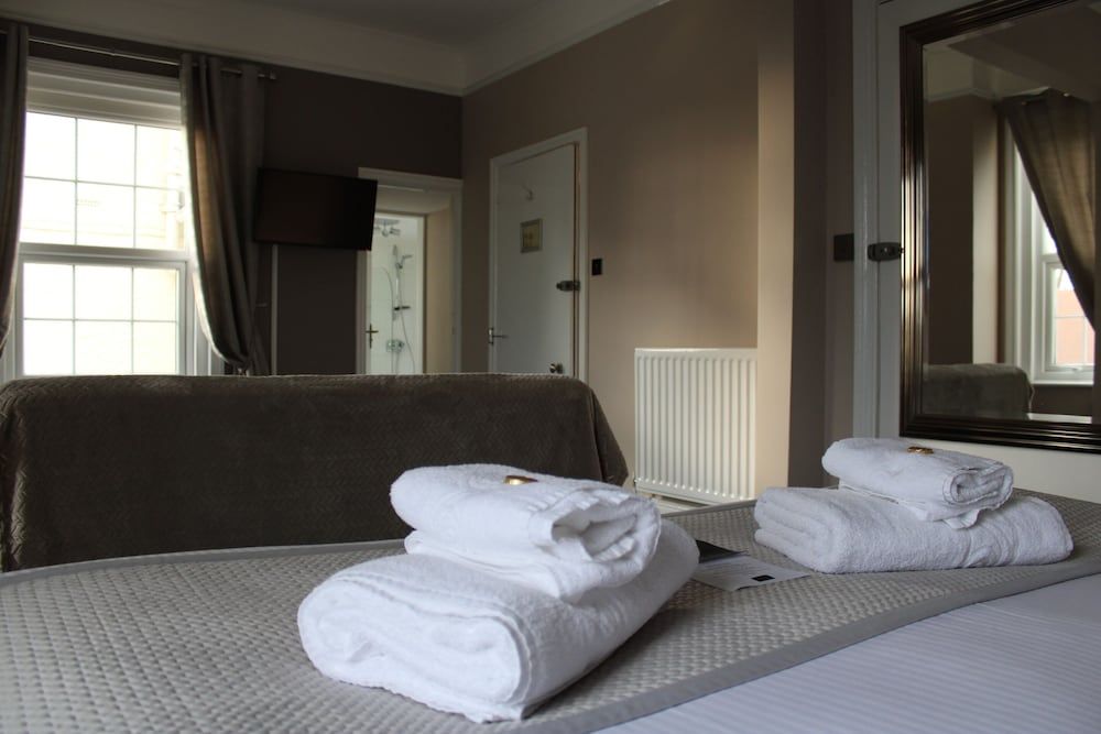 The Birdham Deluxe Double Room, Ensuite 2