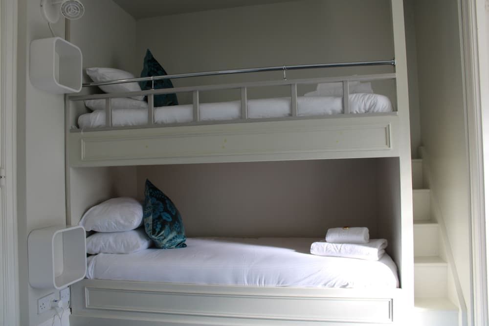 The Birdham Family Suite, Ensuite