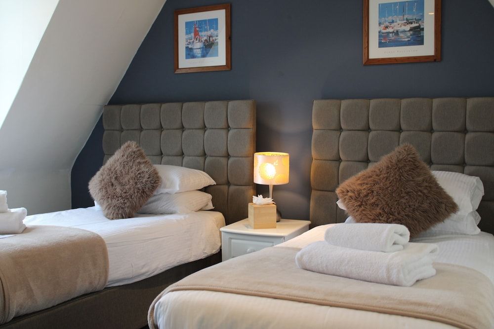 The Birdham Standard Twin Room, Ensuite 3