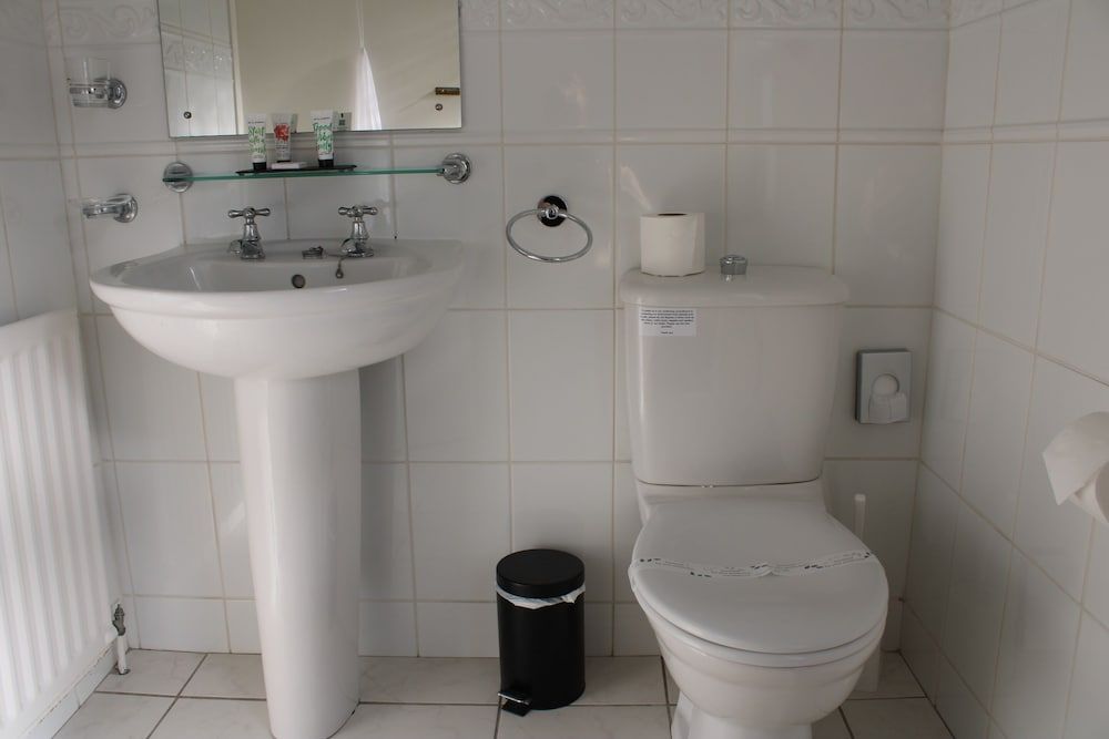 The Birdham Family Suite, Ensuite 4