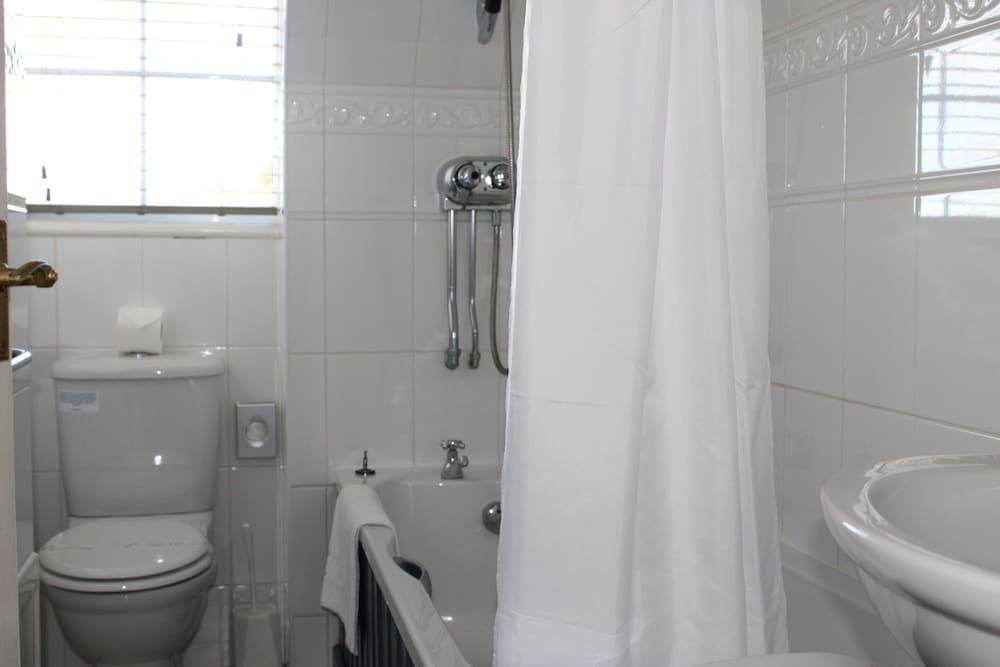 The Birdham Standard Twin Room, Ensuite 7