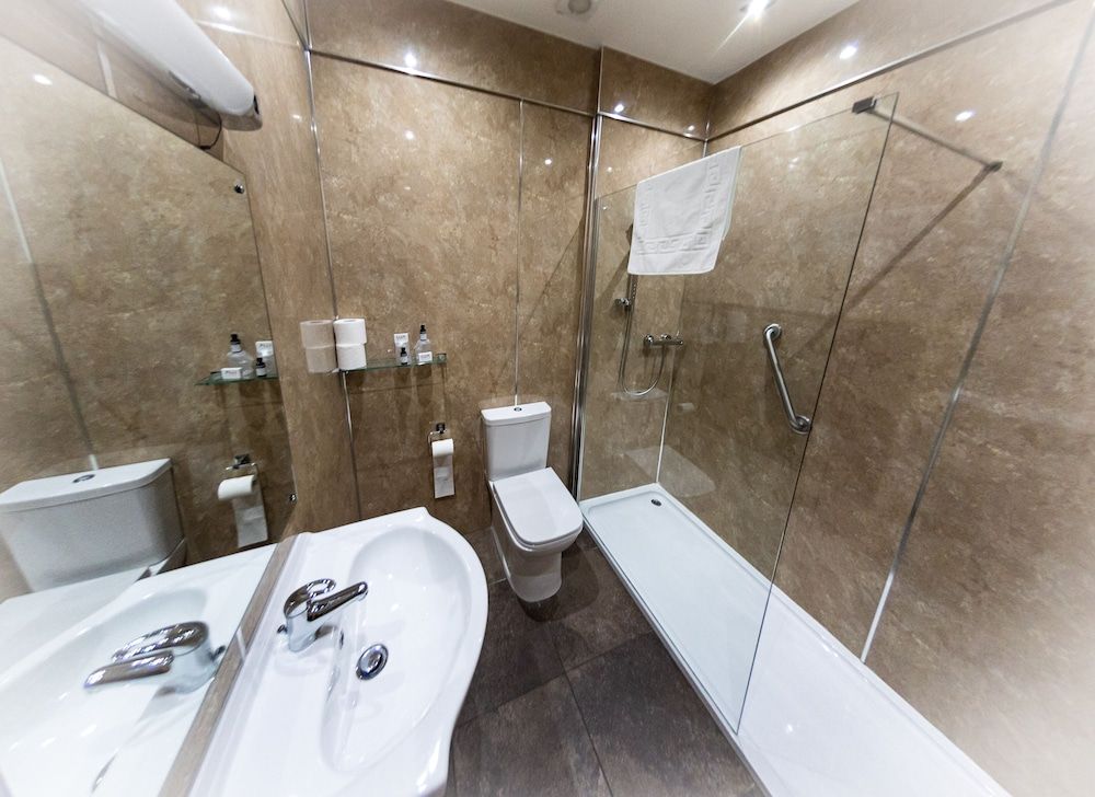 The Ballymac Hotel Triple Room 4