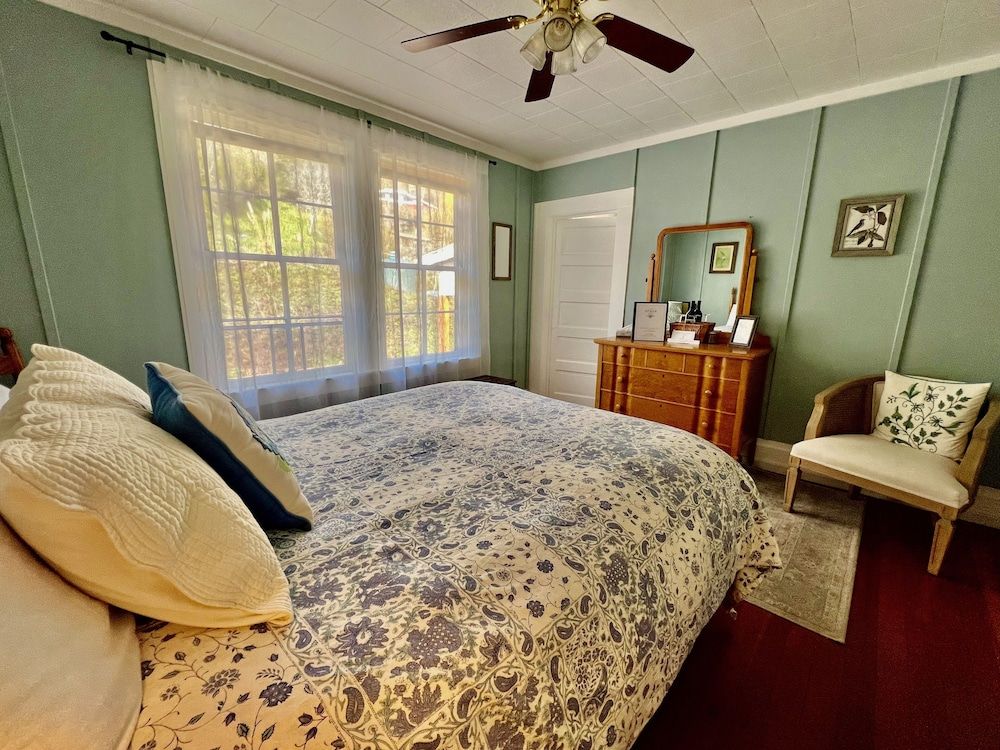Stout Grove Suite