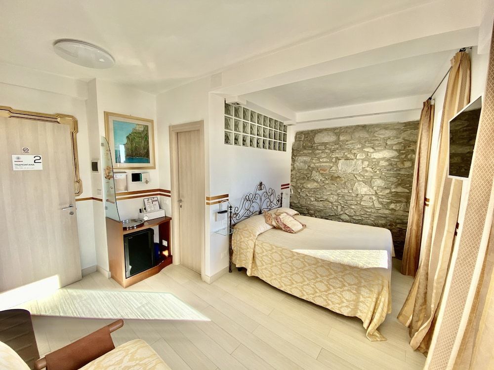 Giovanni Rooms Manarola Panoramic Room