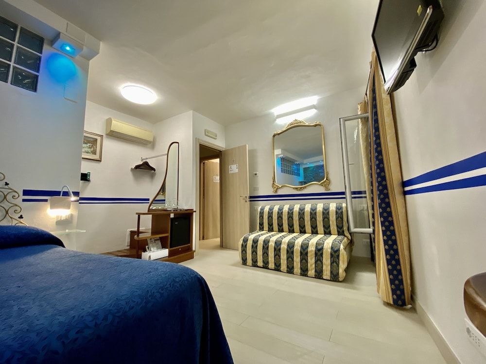 Giovanni Rooms Manarola Panoramic Quadruple Room 8