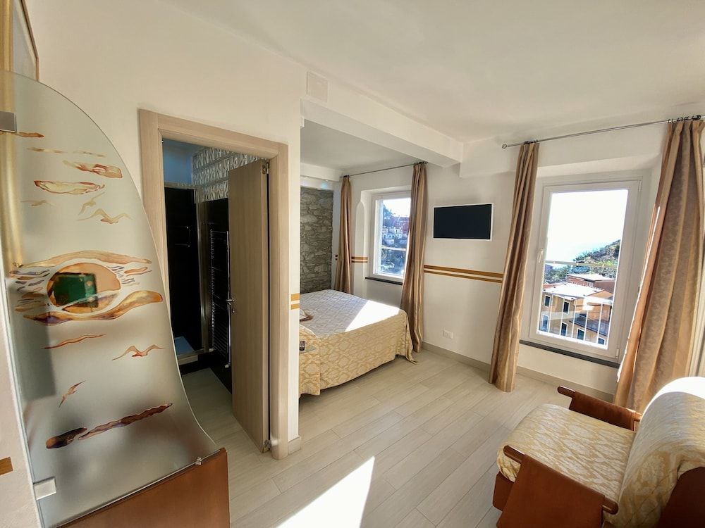 Giovanni Rooms Manarola Panoramic Room 7