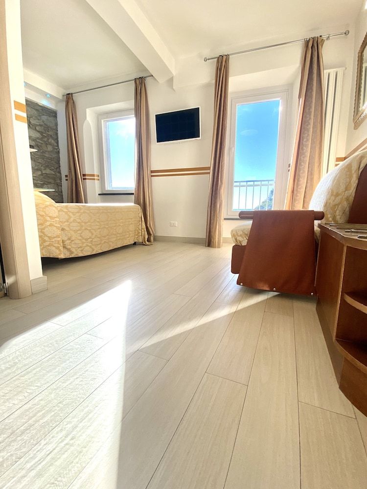 Giovanni Rooms Manarola Panoramic Room 35