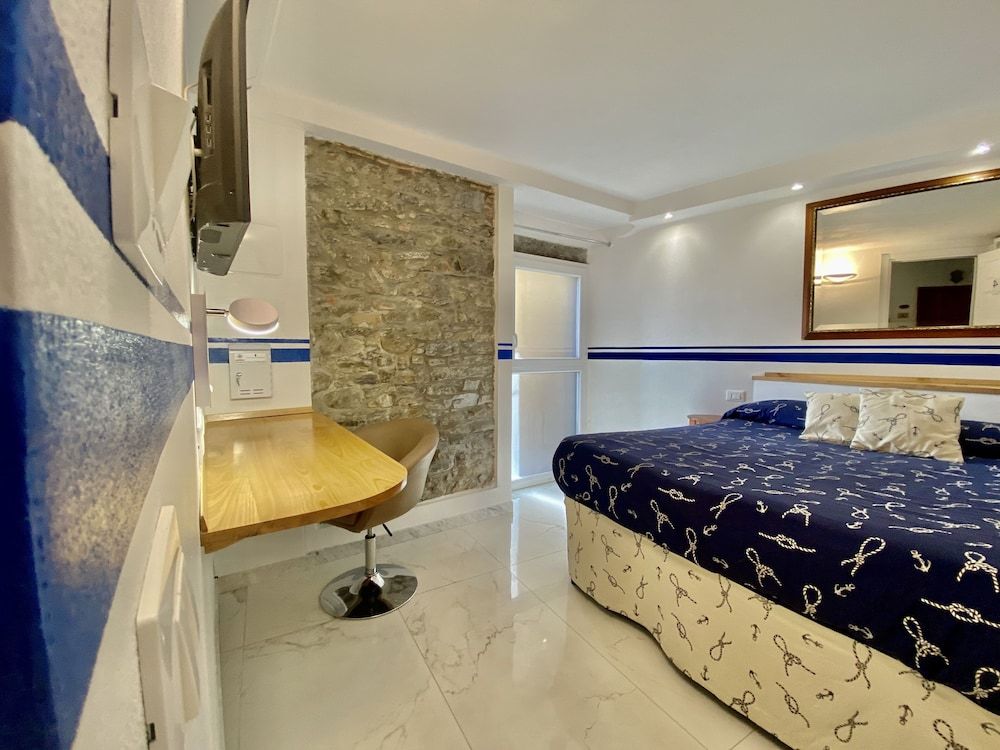 Giovanni Rooms Manarola Standard Double Room 23