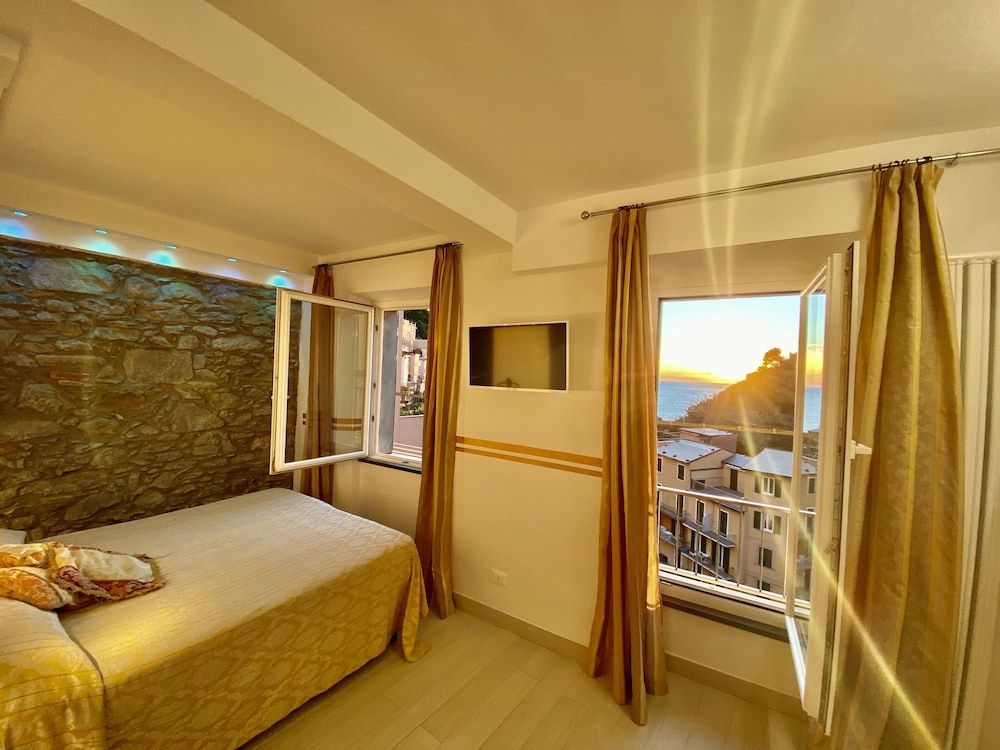 Giovanni Rooms Manarola Panoramic Room 10