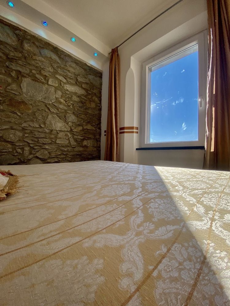 Giovanni Rooms Manarola Panoramic Room 9