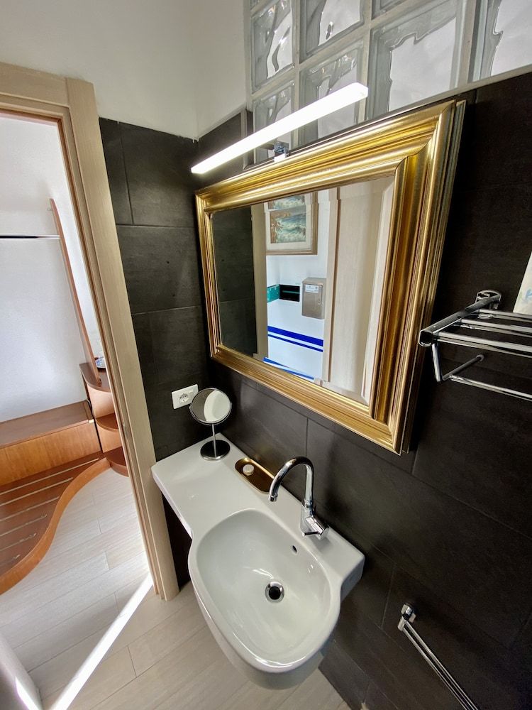 Giovanni Rooms Manarola Panoramic Quadruple Room 14