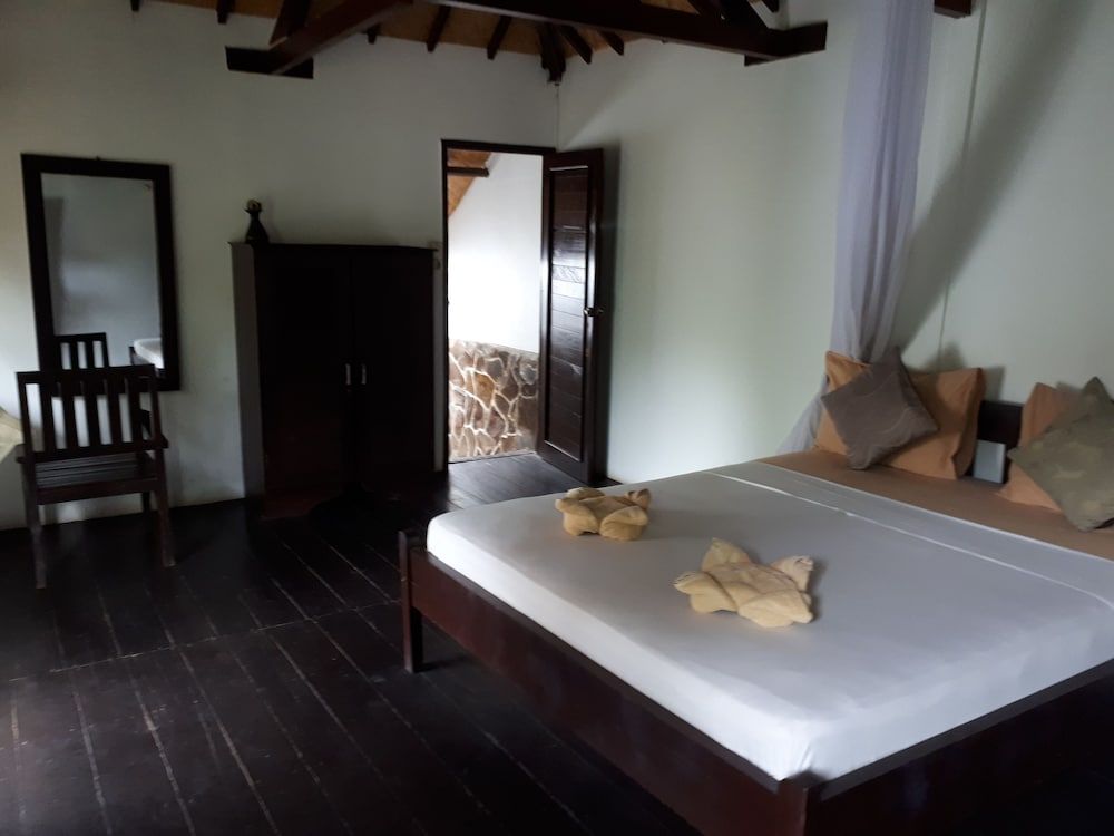 Basic Bungalow, 1 Double Bed, Garden View
