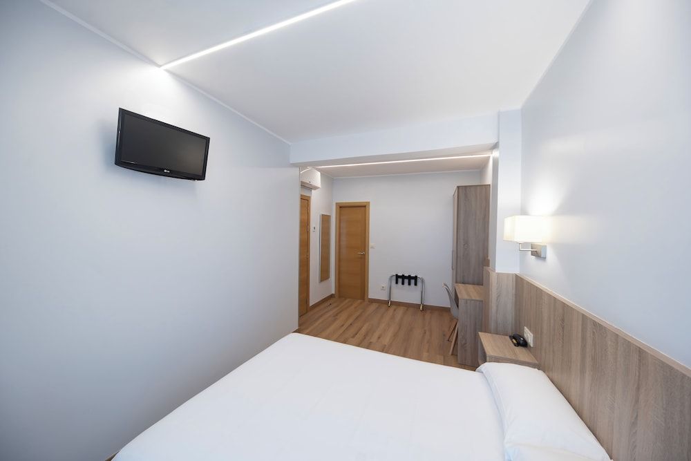 Hotel Pantón Economy Double Room 3