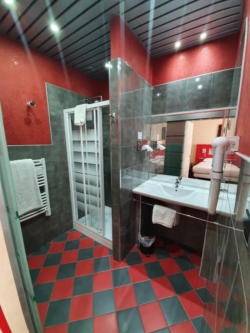 Grand Hotel de Valenciennes Standard Twin Room 3