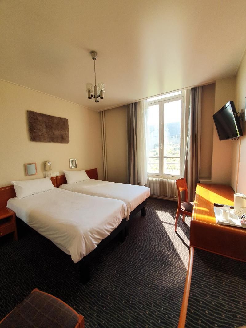 Grand Hotel de Valenciennes Standard Twin Room 2
