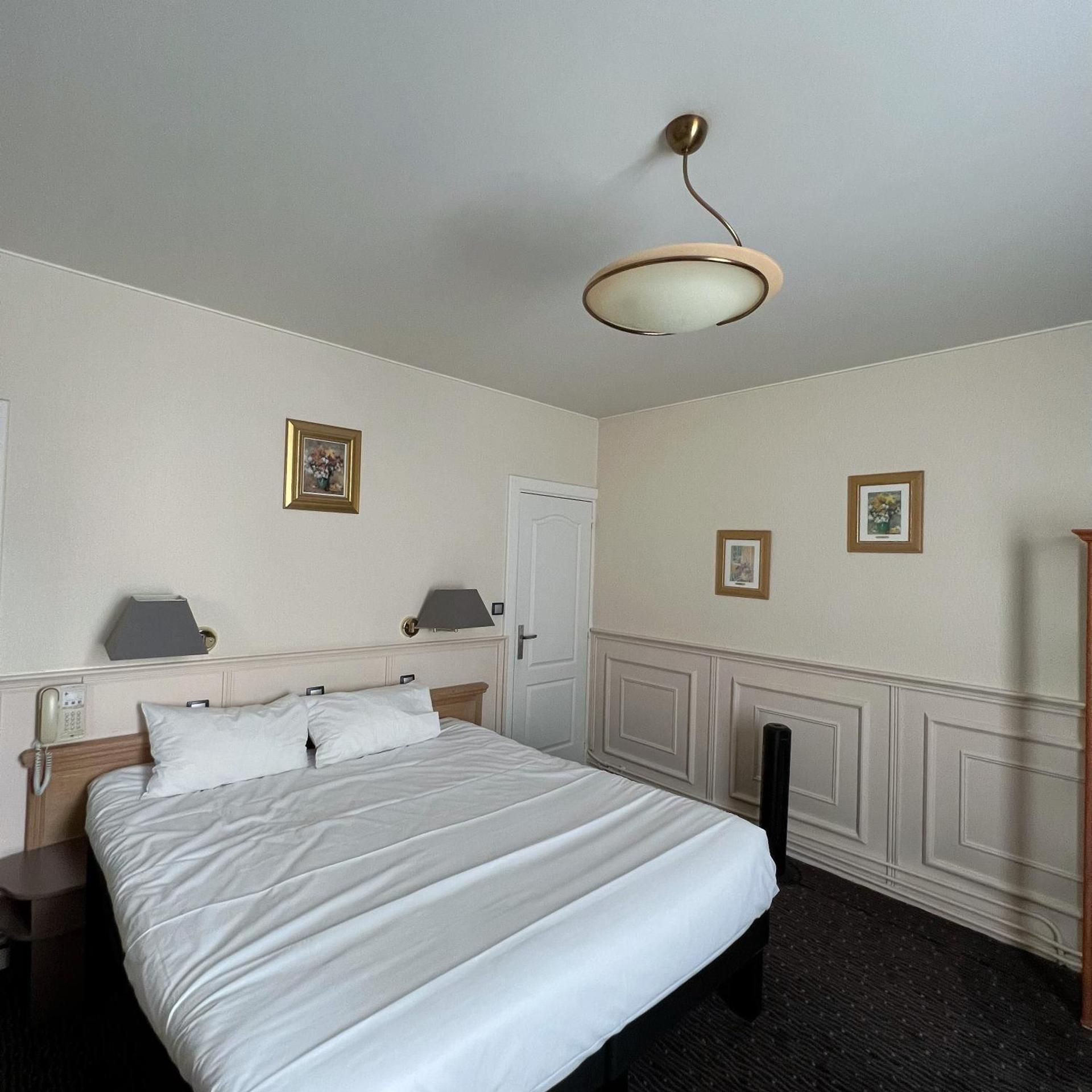 Grand Hotel de Valenciennes Tradition Double Room 2