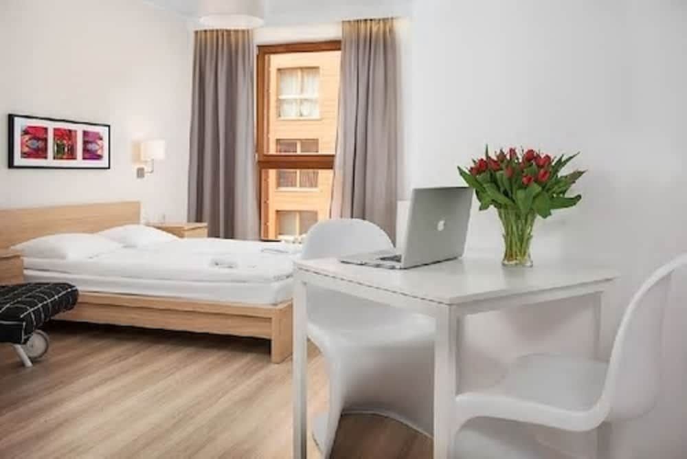 Deluxe Studio (with parking - 100B)