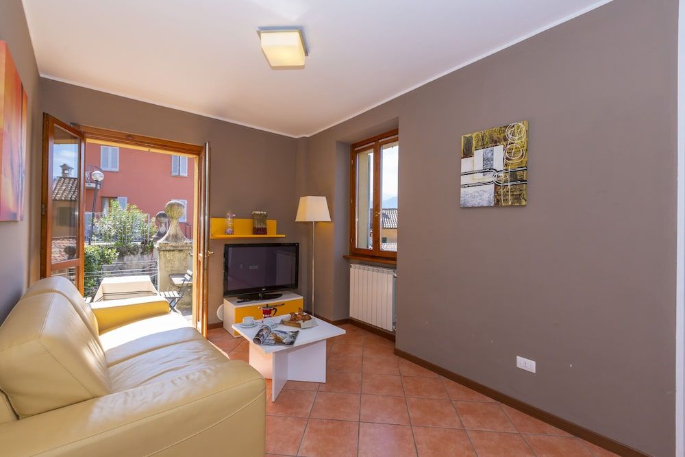 Family Apartment, 1 Bedroom (Fontana Del Lago Apt. 16)