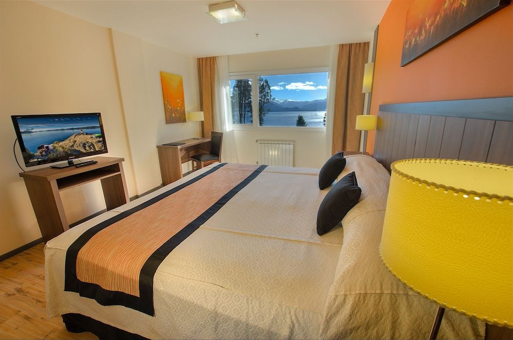 Superior Room, Lake View
