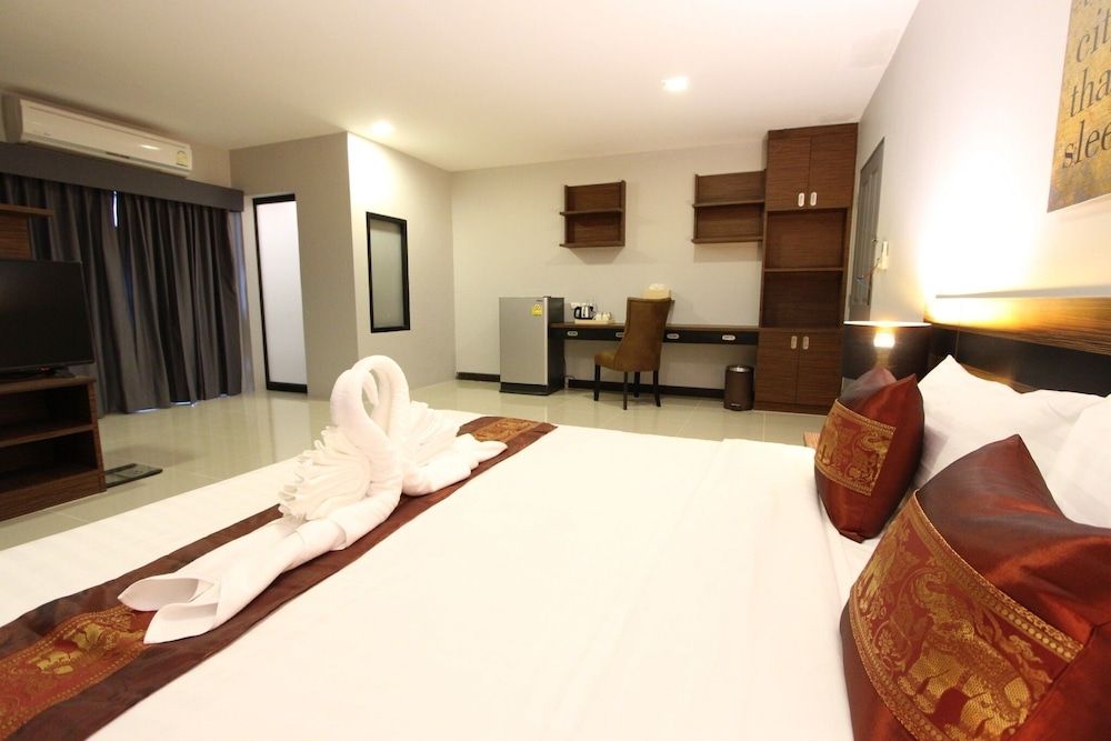 The Leisure Hotel Deluxe Double Room 4