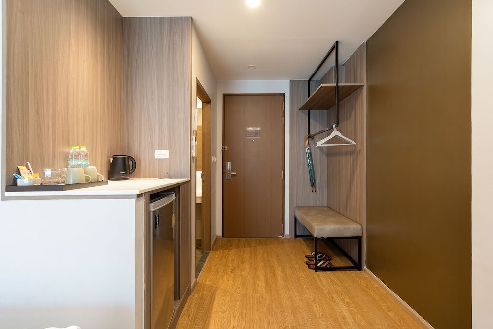 Crystal Srivaree Suvarnabhumi Hotel Premium Pool View Twin Room 10