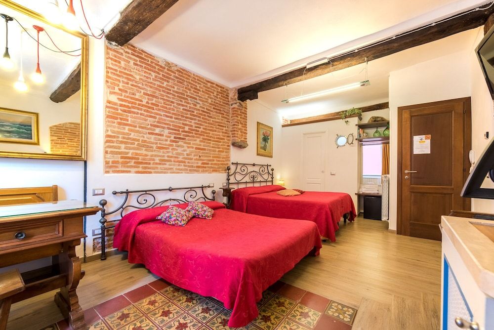 Vernazza Sea View Deluxe Studio Suite, Air conditioning, Sea View 3