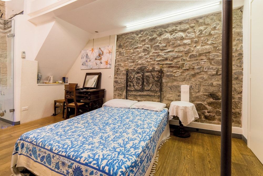 Vernazza Sea View Premium Studio Suite, Multiple Beds, Air conditioning 5